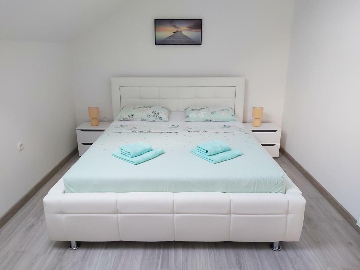 Apartmani Brigita Кореница Екстериор снимка