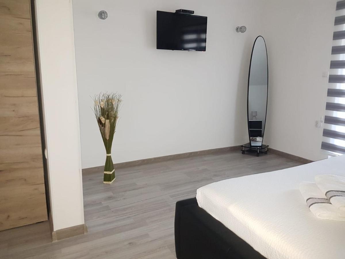 Apartmani Brigita Кореница Екстериор снимка
