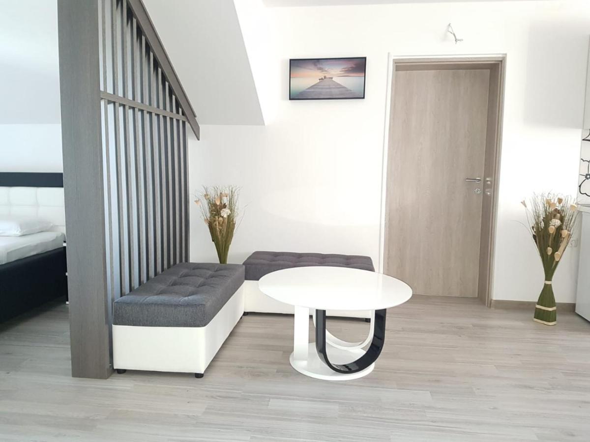 Apartmani Brigita Кореница Екстериор снимка