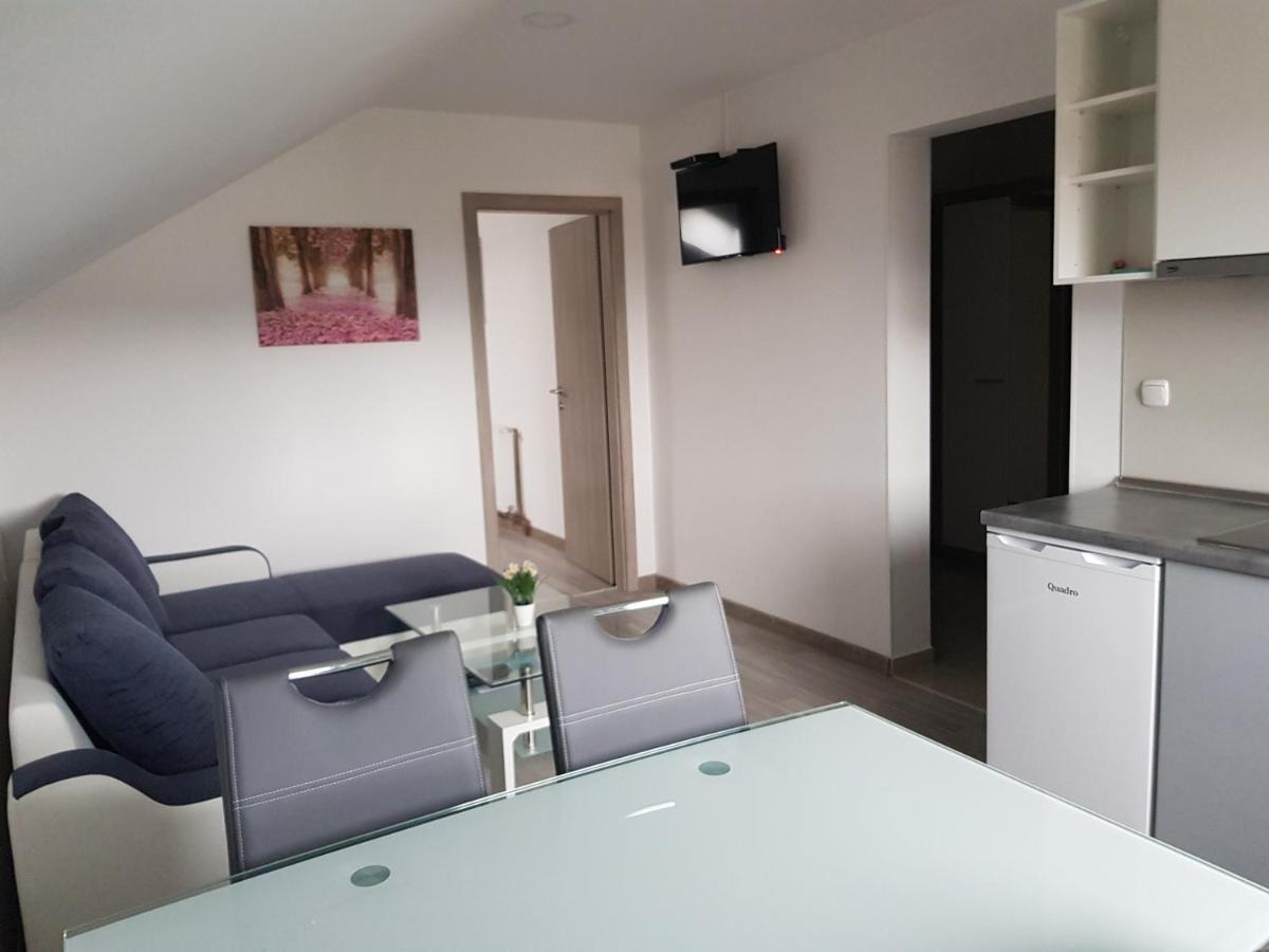 Apartmani Brigita Кореница Екстериор снимка